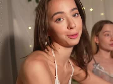 girl
        mother__of__dragons cam image #5702405