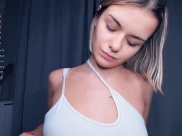 girl
        niki_nice cam image #2853308