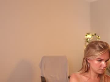 girl
        _teasecake_ cam image #2161831