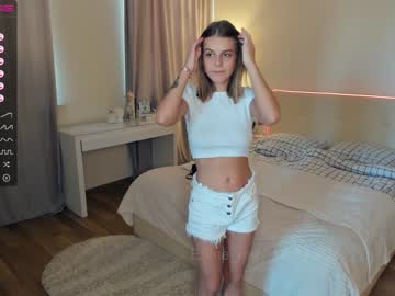 girl
        erline_may cam image #3713484