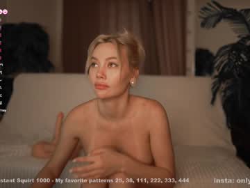 girl
        bestie_online cam image #6666911