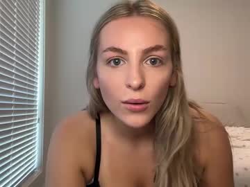 girl
        summerlovingg cam image #4586618