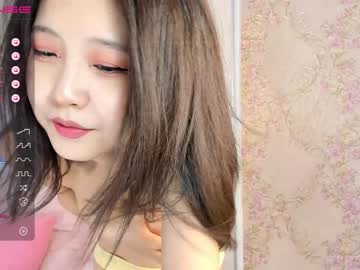 girl
        mollymills__ cam image #2138957