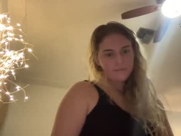 couple
        snowbunnyass cam image #659118
