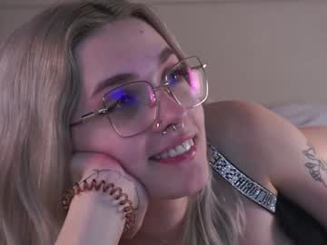 girl Nude Cam Girls Playing Games with elinacherry