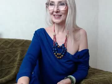 girl
        agatha_moore_ cam image #5929847