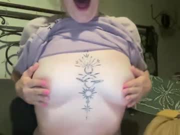 girl
        doubledogdaryou cam image #2125380