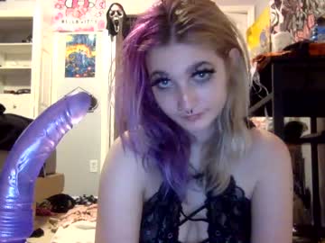 girl
        lizz44887 cam image #2902930