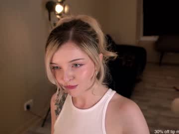girl
        lucydelovely cam image #3581015