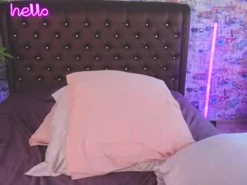 girl
        angelina_new cam image #4739361