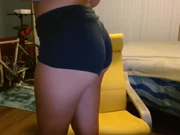 girl
        emma_peaches18 cam image #4631518