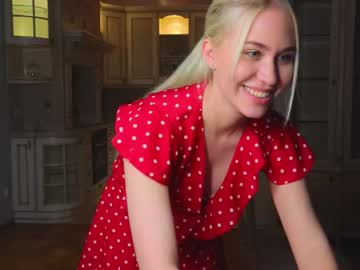 girl
        maxinefarlow cam image #3843029
