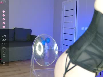 girl
        newtasty cam image #4212376