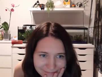 girl
        shy_little_one_ cam image #5615582