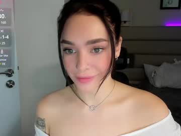 girl
        meow_moore cam image #6170437