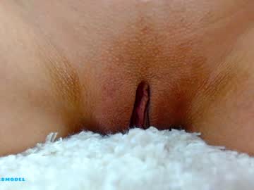girl
        ambertan1 cam image #204457