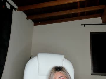 girl
        hope_daily cam image #5315405