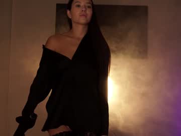girl
        emilybatee cam image #5678228
