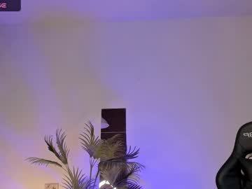 couple
        alice_leey cam image #5165563