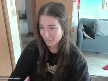 girl
        cidergal69 cam image #5132278