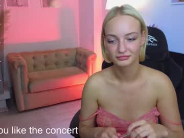 girl
        elly_shine_ cam image #4689450