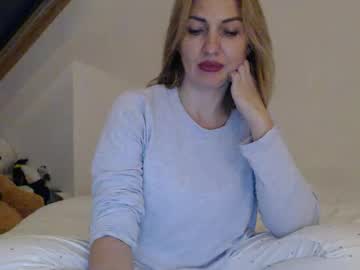 girl
        mallinia cam image #6008657