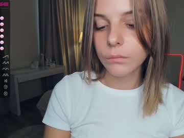 girl
        erline_may cam image #3742303