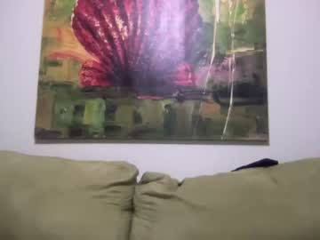 girl
        bananascoconutz cam image #1709319