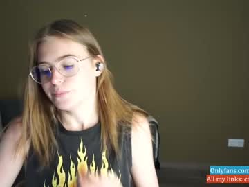 girl
        chloewildd cam image #1562618