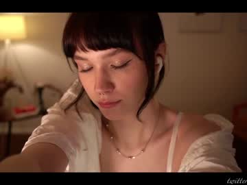 girl
        luna_ai cam image #1835977