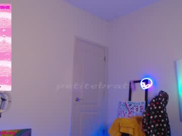 girl
        petitebrat cam image #1500151