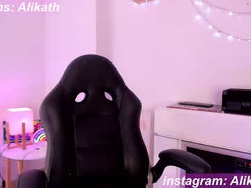 girl
        thecosmicgirl cam image #1513059