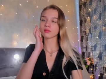 girl
        sharonmorgans cam image #553425
