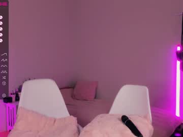 girl
        yumi_uwu cam image #1844922