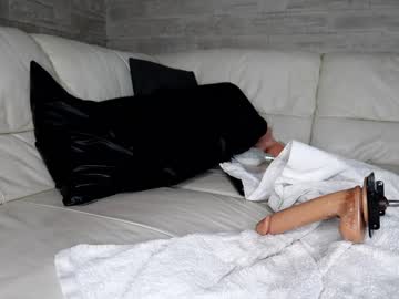 girl
        dee_waters cam image #2108253