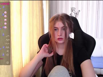 girl
        minnie_olson_ cam image #1186782