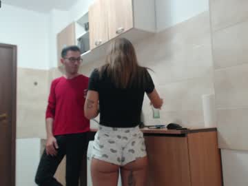 couple
        maya_and_guests cam image #2707252