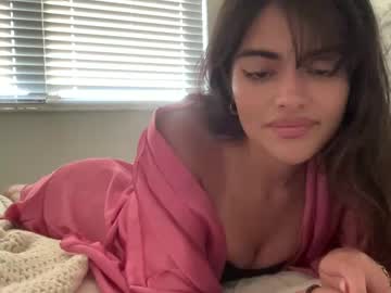girl
        poutyselenaa cam image #3933204