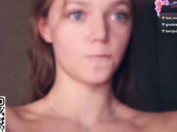 girl
        mia_sea_ cam image #5893325