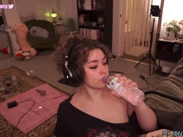 girl
        evelynpiers cam image #1922985