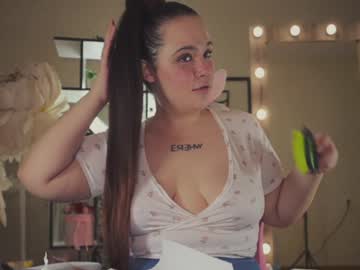 girl
        chery_lady22 cam image #5616884