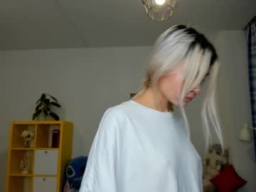 girl
        she_rry cam image #2752262