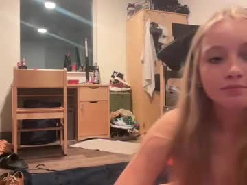 girl
        lexaarose05 cam image #5716350