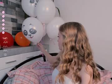 girl
        lolliis cam image #2495649