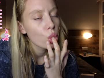 girl
        callme_star cam image #4161391