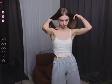 girl
        odetteally cam image #4268825