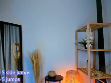 girl
        shine_luna cam image #1037545