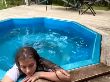 girl
        elisa_moon cam image #4323767