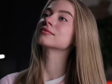 girl
        kateharrise cam image #3930073