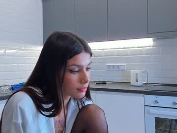 girl
        janecoxa cam image #2832471